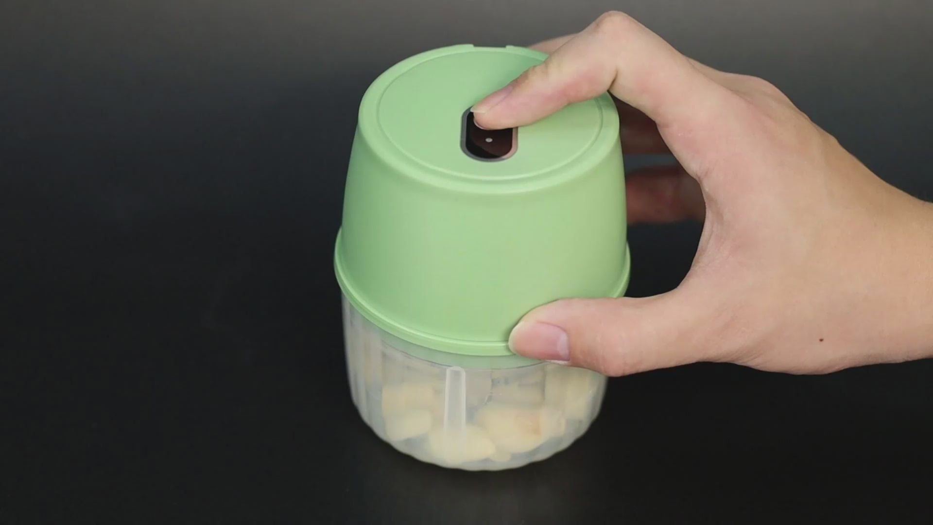 🧄 Mini Electric Food Chopper – Cut Garlic & Onion in Seconds